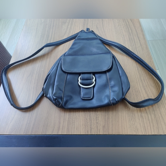 Nine West Black Faux Leather Convertible Backpack to over the shoulder Bag - Picture 1 of 6